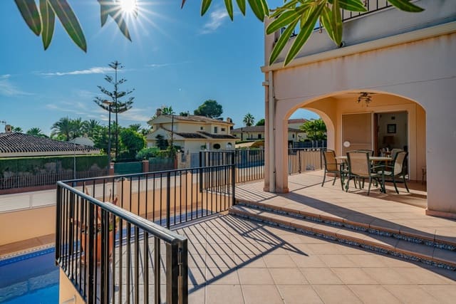 5 bedroom Townhouse for sale in La Nucia - € 540,000 (Ref: 9451617)