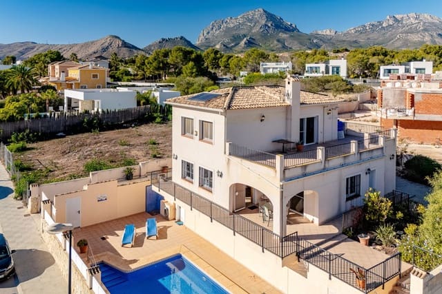 5 bedroom Townhouse for sale in La Nucia - € 540,000 (Ref: 9451617)