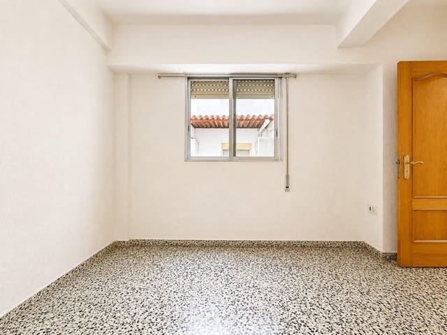 4 quarto Apartamento para venda em Meliana - 235 000 € (Ref: 10032150)