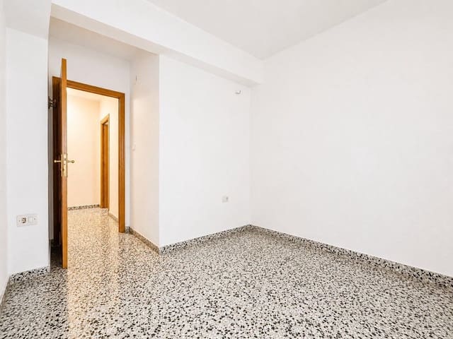 4 quarto Apartamento para venda em Meliana - 235 000 € (Ref: 10032150)