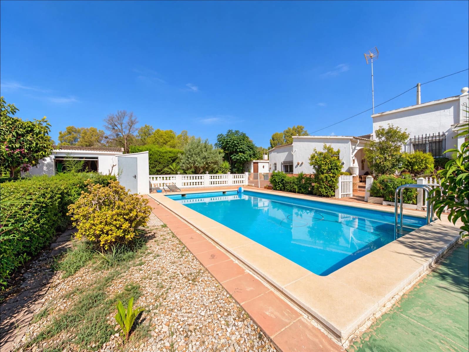 4 quarto Moradia para venda em Lliria com piscina - 230 000 € (Ref: 10078483)