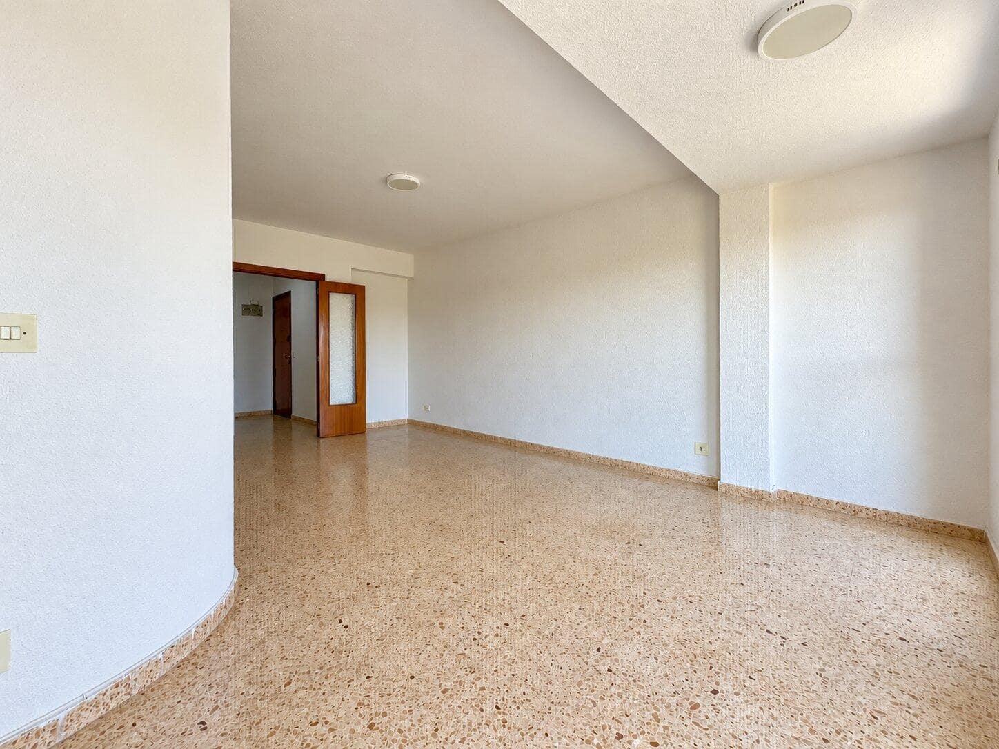 4 bedroom Flat for rent in Albuixec - € 900 (Ref: 10157760)