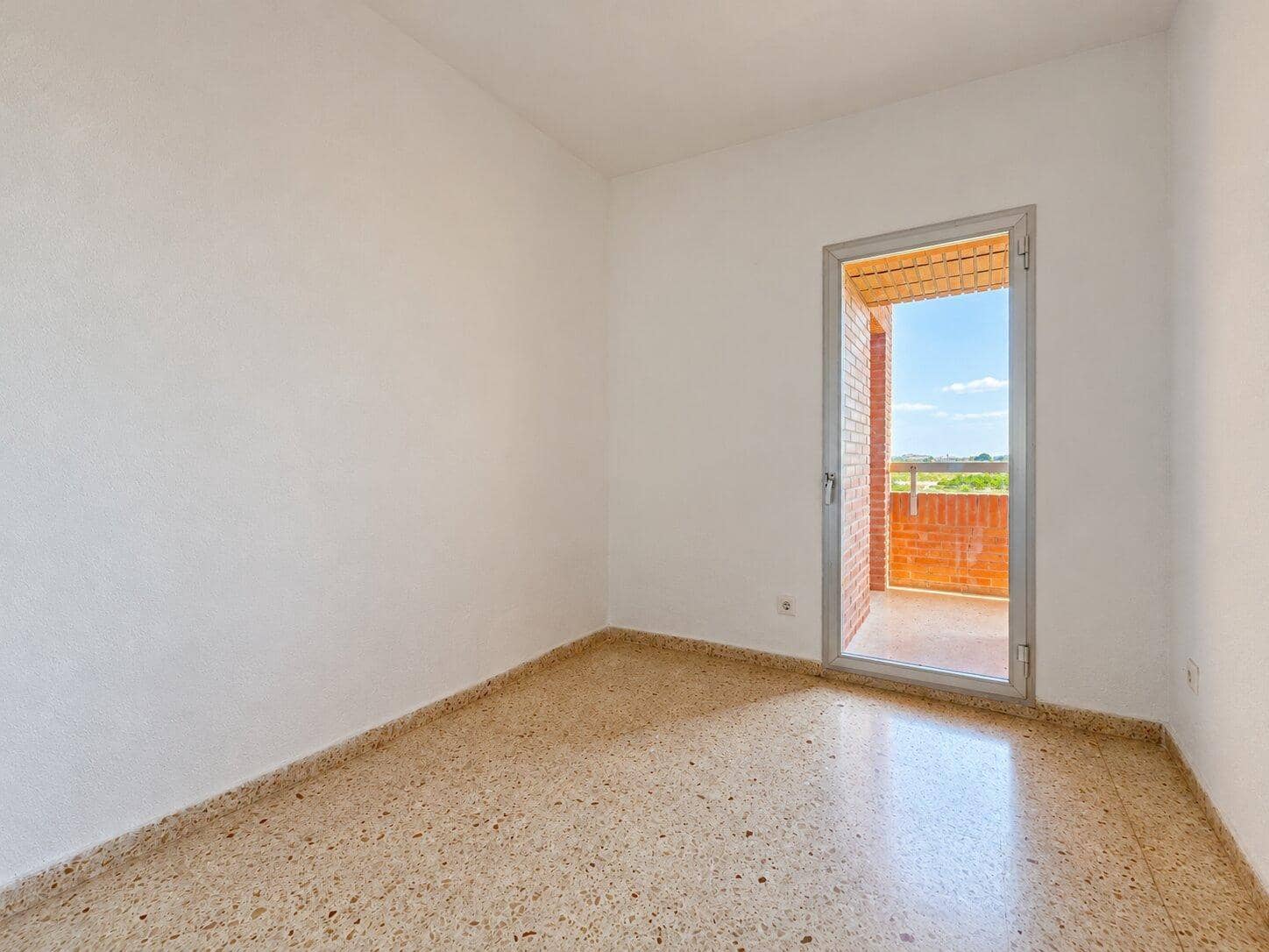 4 bedroom Flat for rent in Albuixec - € 900 (Ref: 10157760)