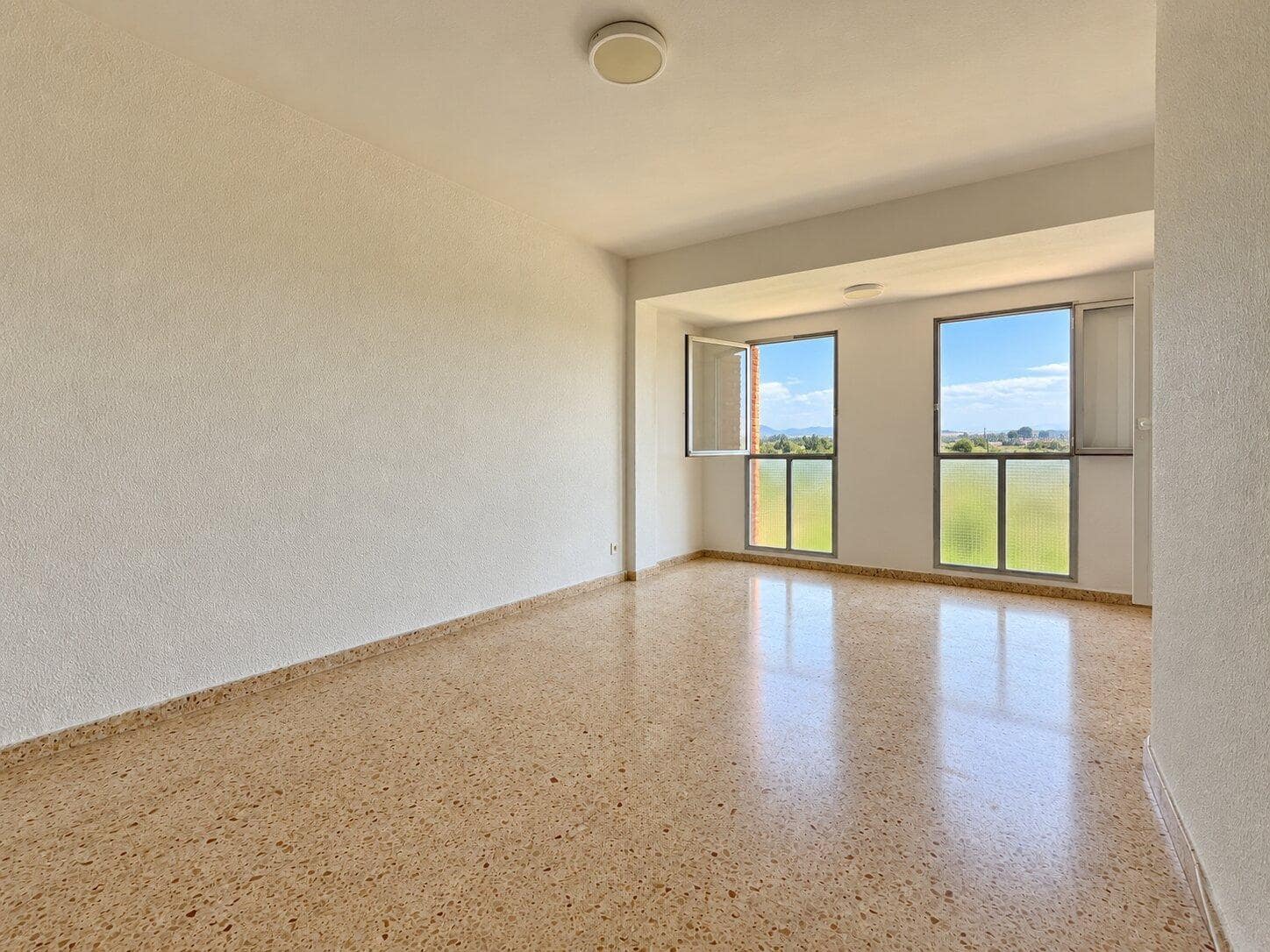 4 bedroom Flat for rent in Albuixec - € 900 (Ref: 10157760)