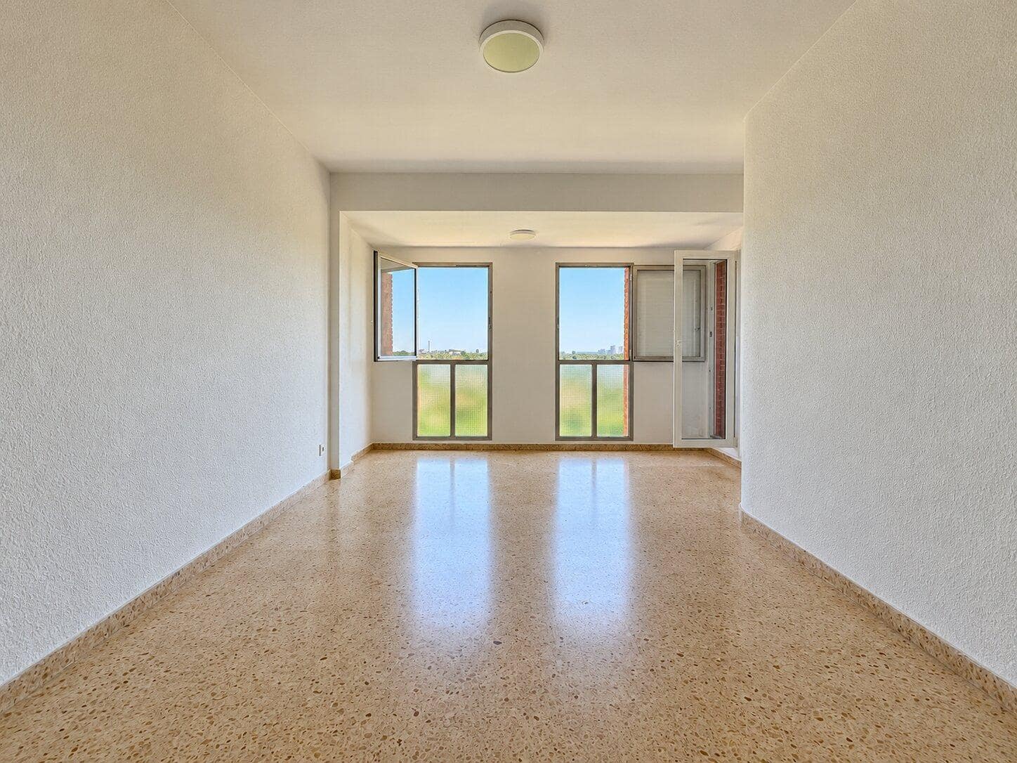4 bedroom Flat for rent in Albuixec - € 900 (Ref: 10157760)