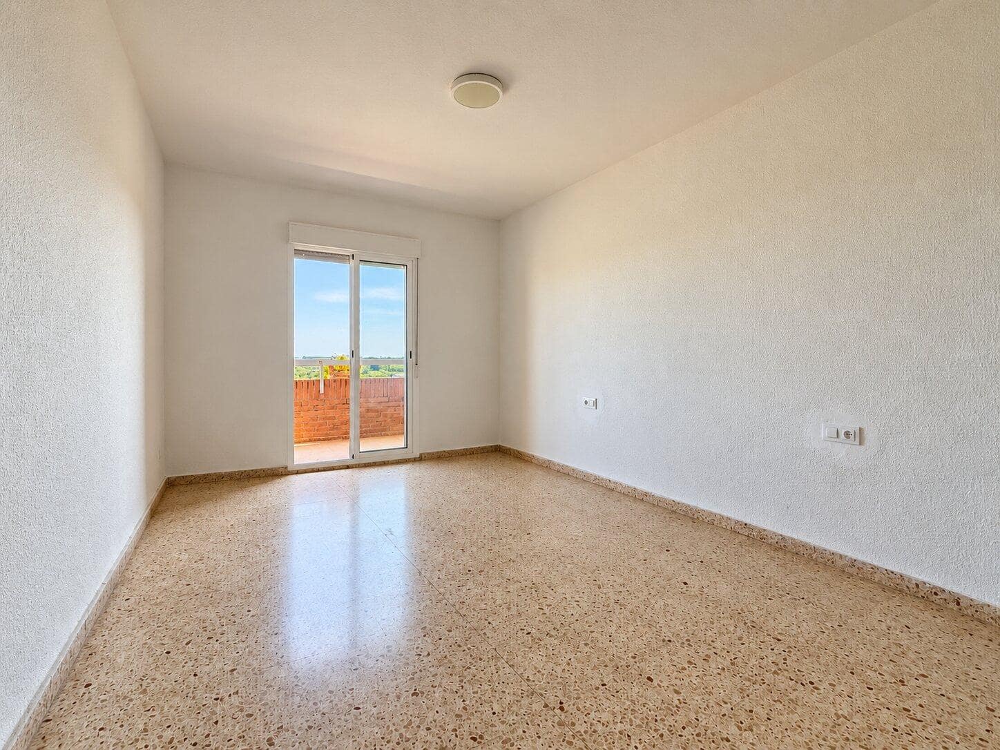 4 bedroom Flat for rent in Albuixec - € 900 (Ref: 10157760)