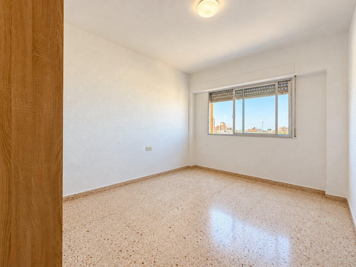 4 bedroom Flat for rent in Albuixec - € 900 (Ref: 10157760)
