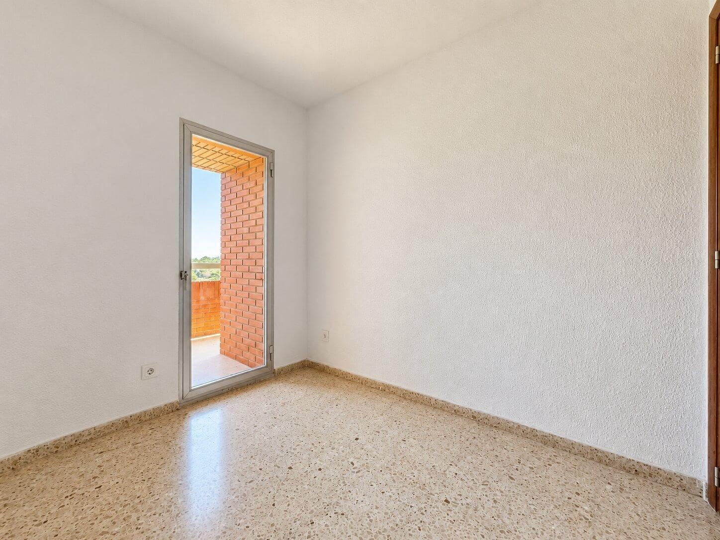 4 bedroom Flat for rent in Albuixec - € 900 (Ref: 10157760)
