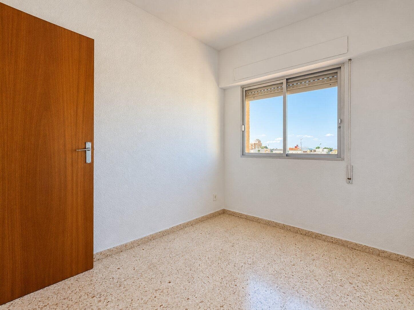 4 bedroom Flat for rent in Albuixec - € 900 (Ref: 10157760)
