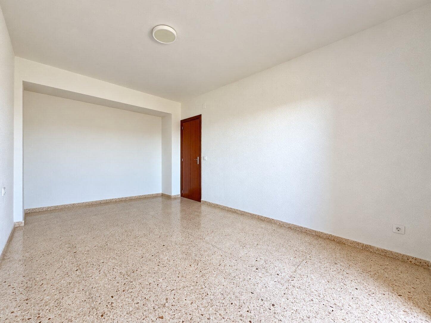 4 bedroom Flat for rent in Albuixec - € 900 (Ref: 10157760)