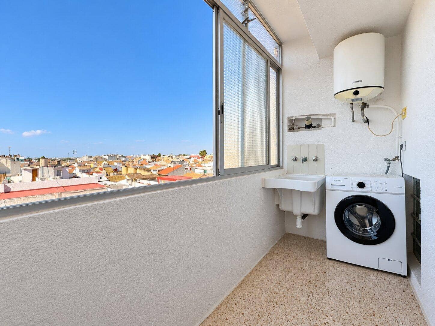 4 bedroom Flat for rent in Albuixec - € 900 (Ref: 10157760)
