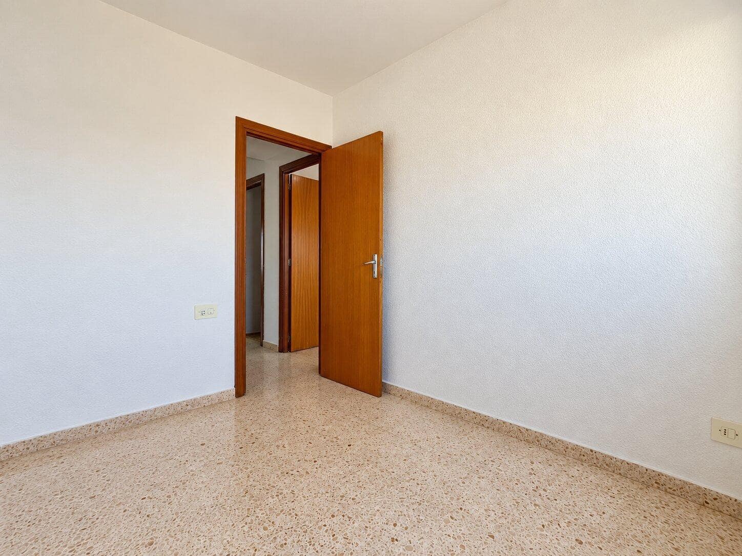 4 bedroom Flat for rent in Albuixec - € 900 (Ref: 10157760)
