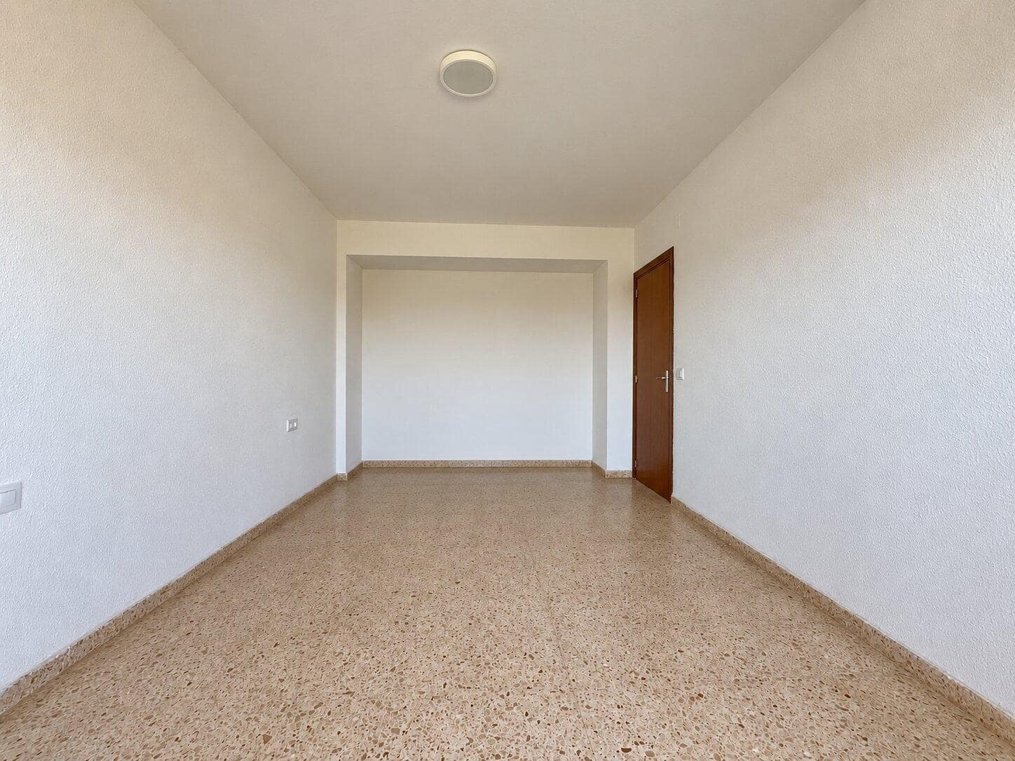 4 bedroom Flat for rent in Albuixec - € 900 (Ref: 10157760)