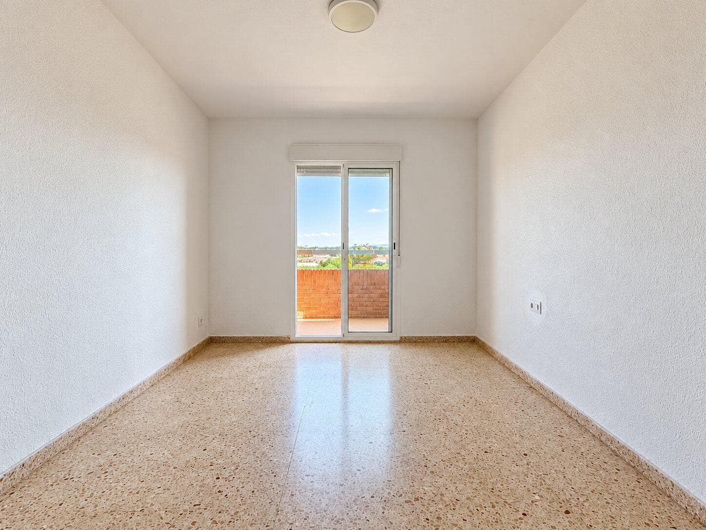 4 bedroom Flat for rent in Albuixec - € 900 (Ref: 10157760)