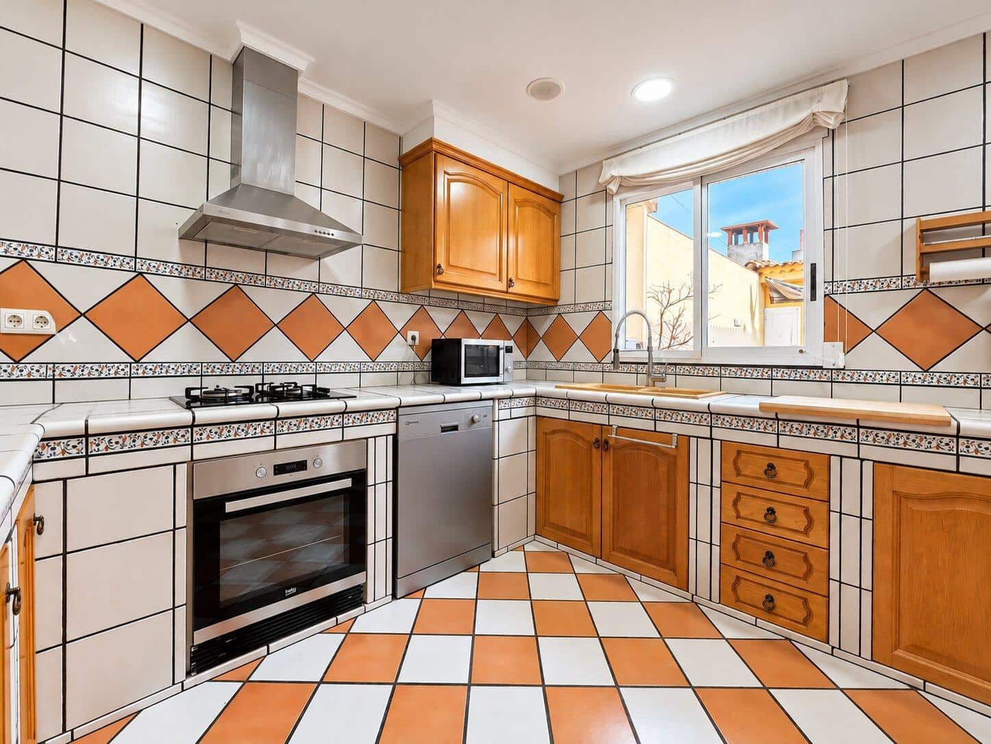 4 Zimmer Reihenhaus zu verkaufen in Massamagrell mit Garage - 329.900 € (Ref: 10180729)