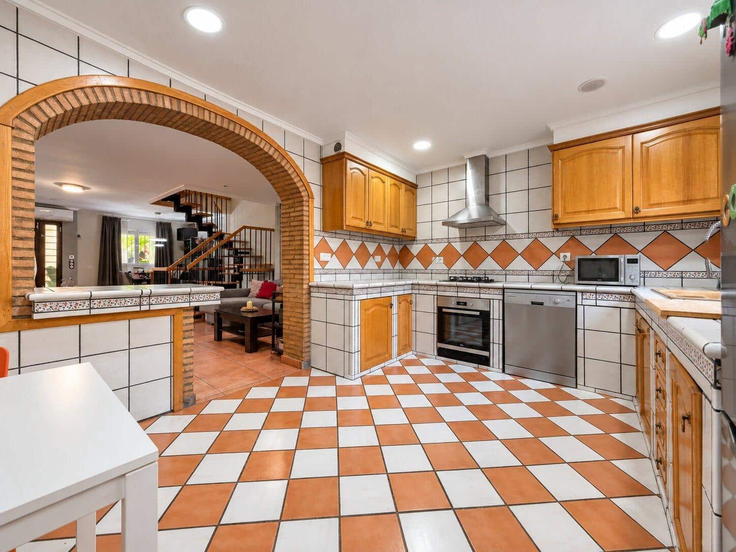 4 Zimmer Reihenhaus zu verkaufen in Massamagrell mit Garage - 329.900 € (Ref: 10180729)