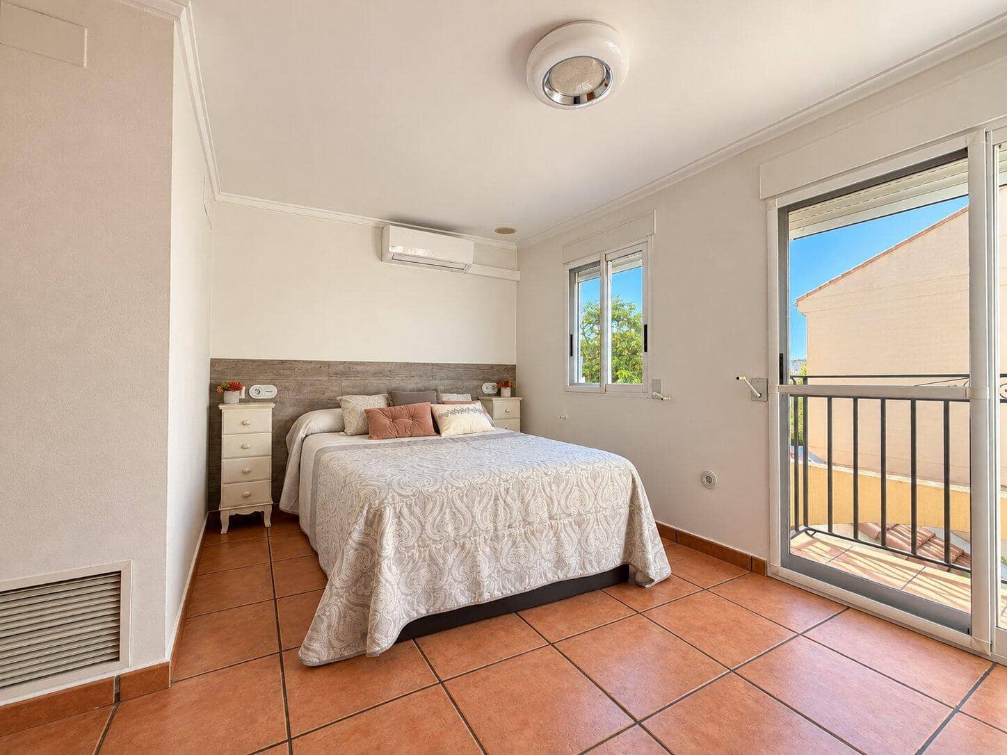 4 Zimmer Reihenhaus zu verkaufen in Massamagrell mit Garage - 329.900 € (Ref: 10180729)