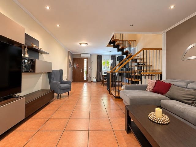 4 Zimmer Reihenhaus zu verkaufen in Massamagrell mit Garage - 329.900 € (Ref: 10180729)