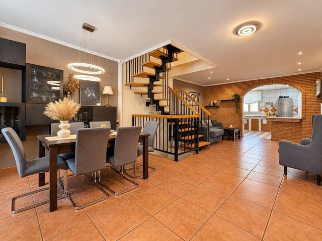 4 Zimmer Reihenhaus zu verkaufen in Massamagrell mit Garage - 329.900 € (Ref: 10180729)