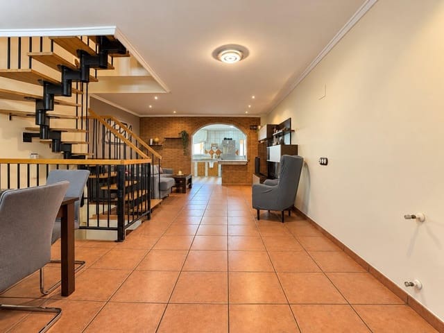 4 Zimmer Reihenhaus zu verkaufen in Massamagrell mit Garage - 329.900 € (Ref: 10180729)