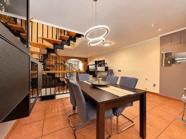 4 Zimmer Reihenhaus zu verkaufen in Massamagrell mit Garage - 329.900 € (Ref: 10180729)