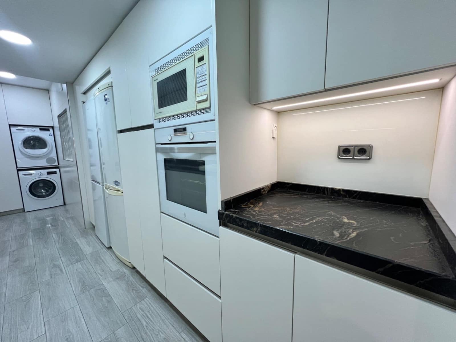 3 soverom Leilighet til leie i Valencia by med garasje - € 1 500 (Ref: 8678153)