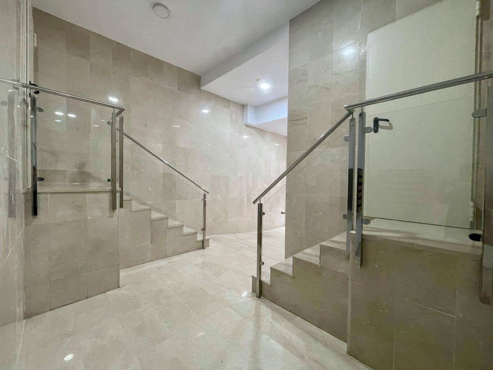 3 soverom Leilighet til leie i Valencia by med garasje - € 1 500 (Ref: 8678153)