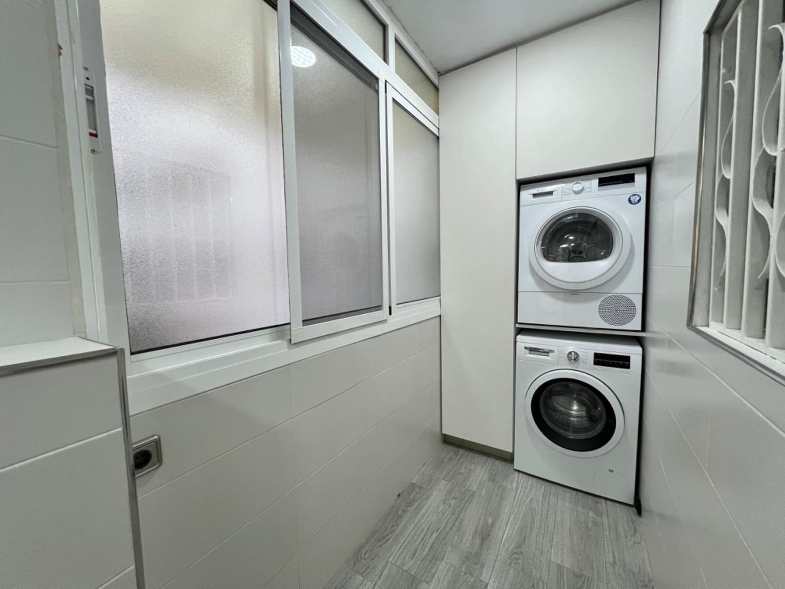 3 soverom Leilighet til leie i Valencia by med garasje - € 1 500 (Ref: 8678153)