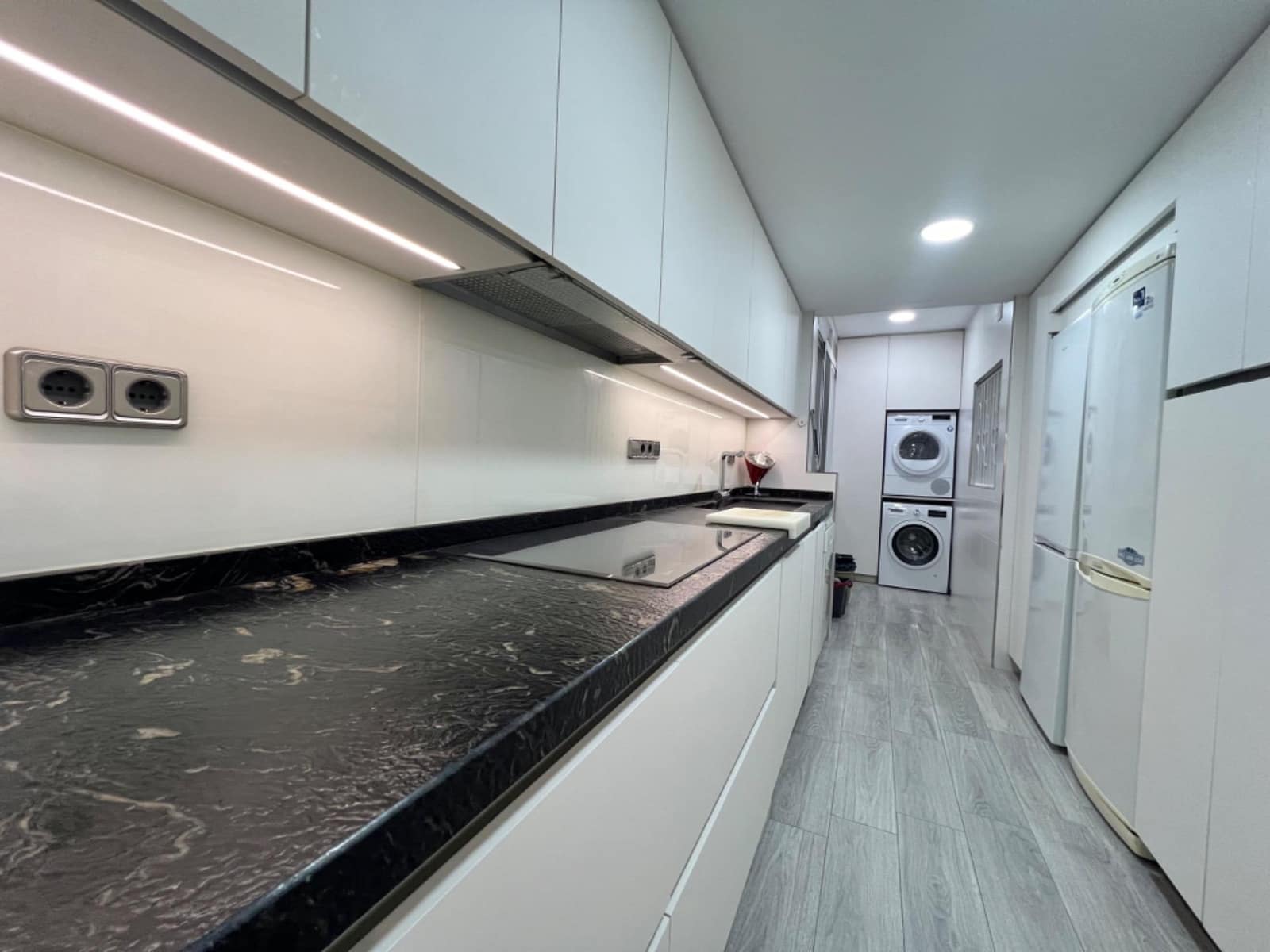 3 soverom Leilighet til leie i Valencia by med garasje - € 1 500 (Ref: 8678153)