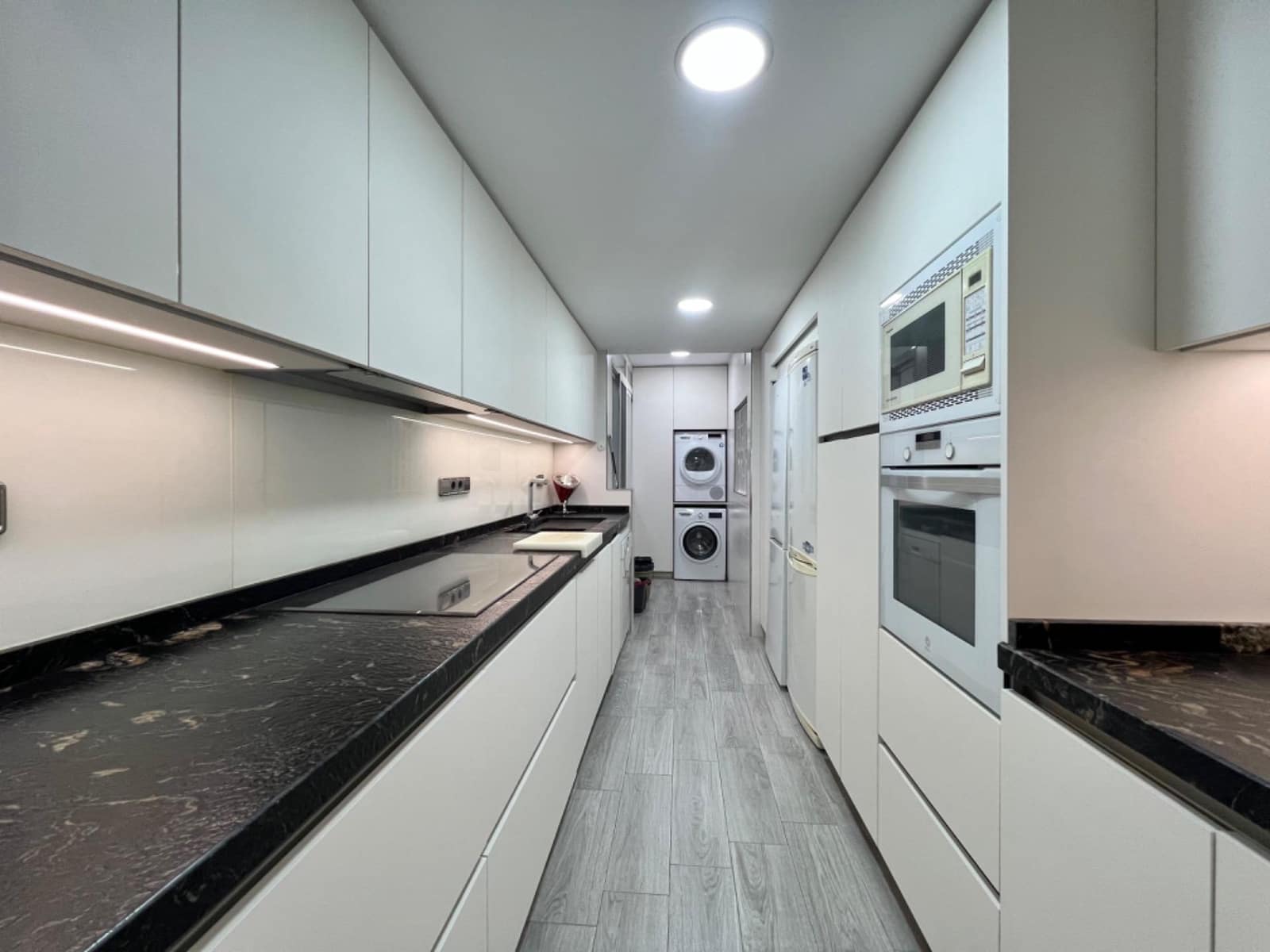 3 soverom Leilighet til leie i Valencia by med garasje - € 1 500 (Ref: 8678153)