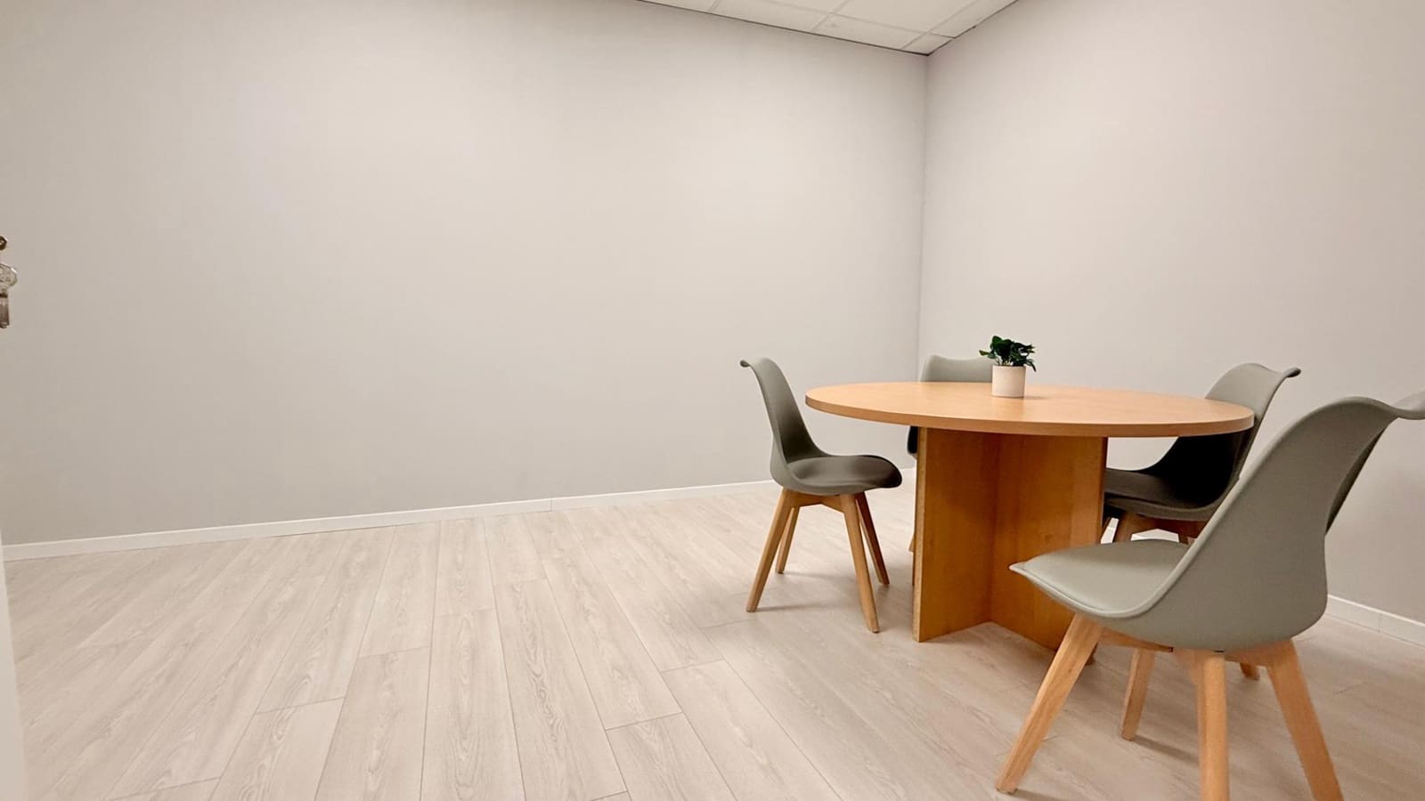 Virksomhed til leje i Pucol - € 1.600 (Ref: 9159555)