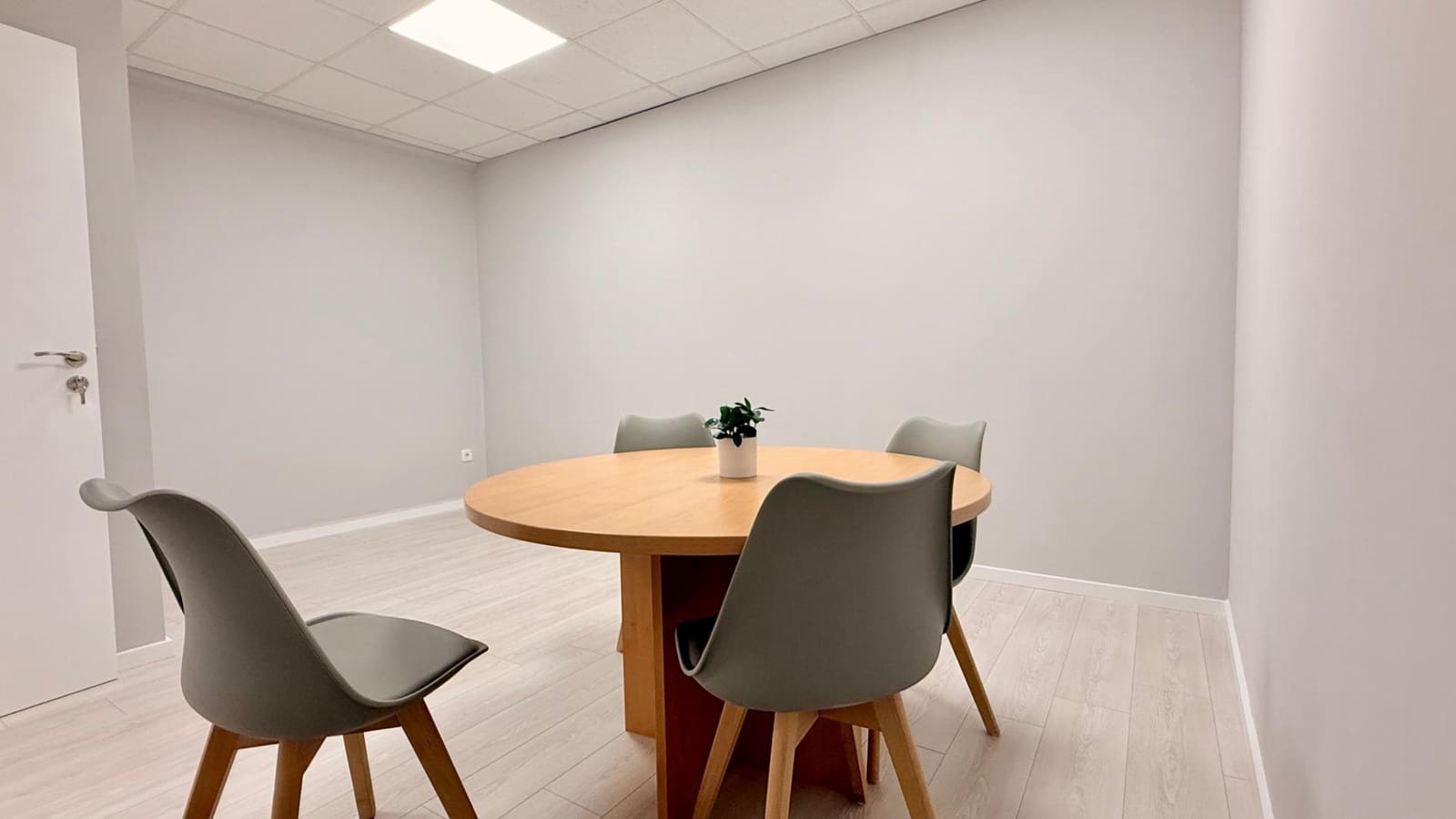 Virksomhed til leje i Pucol - € 1.600 (Ref: 9159555)