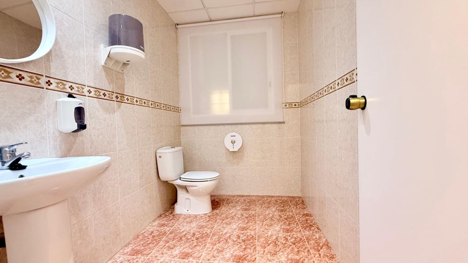 Virksomhed til leje i Pucol - € 1.600 (Ref: 9159555)