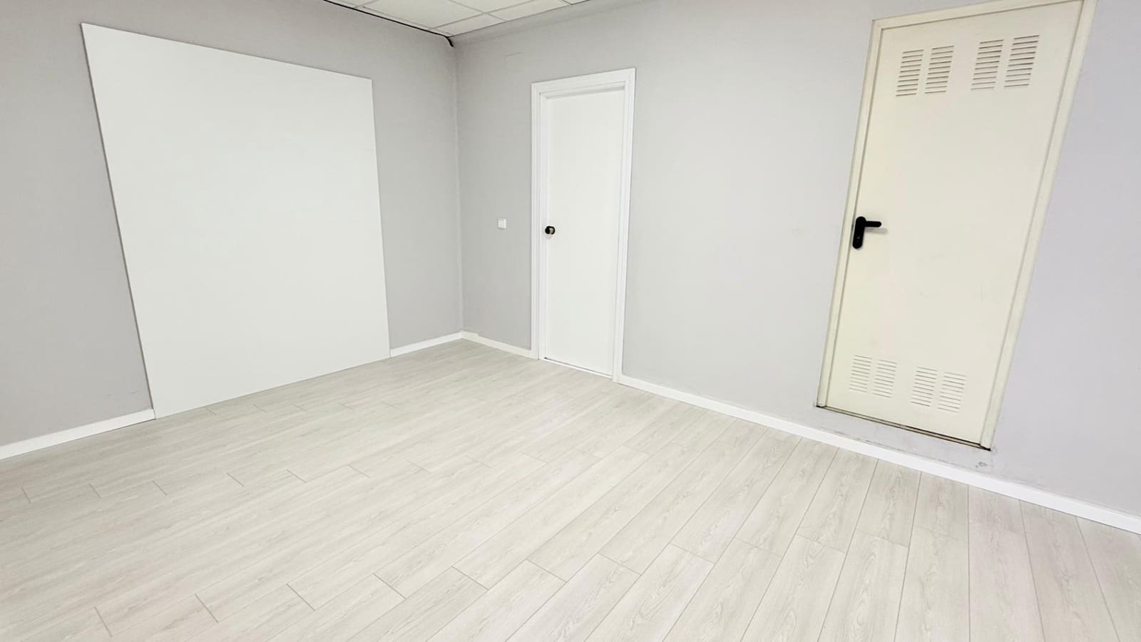 Virksomhed til leje i Pucol - € 1.600 (Ref: 9159555)