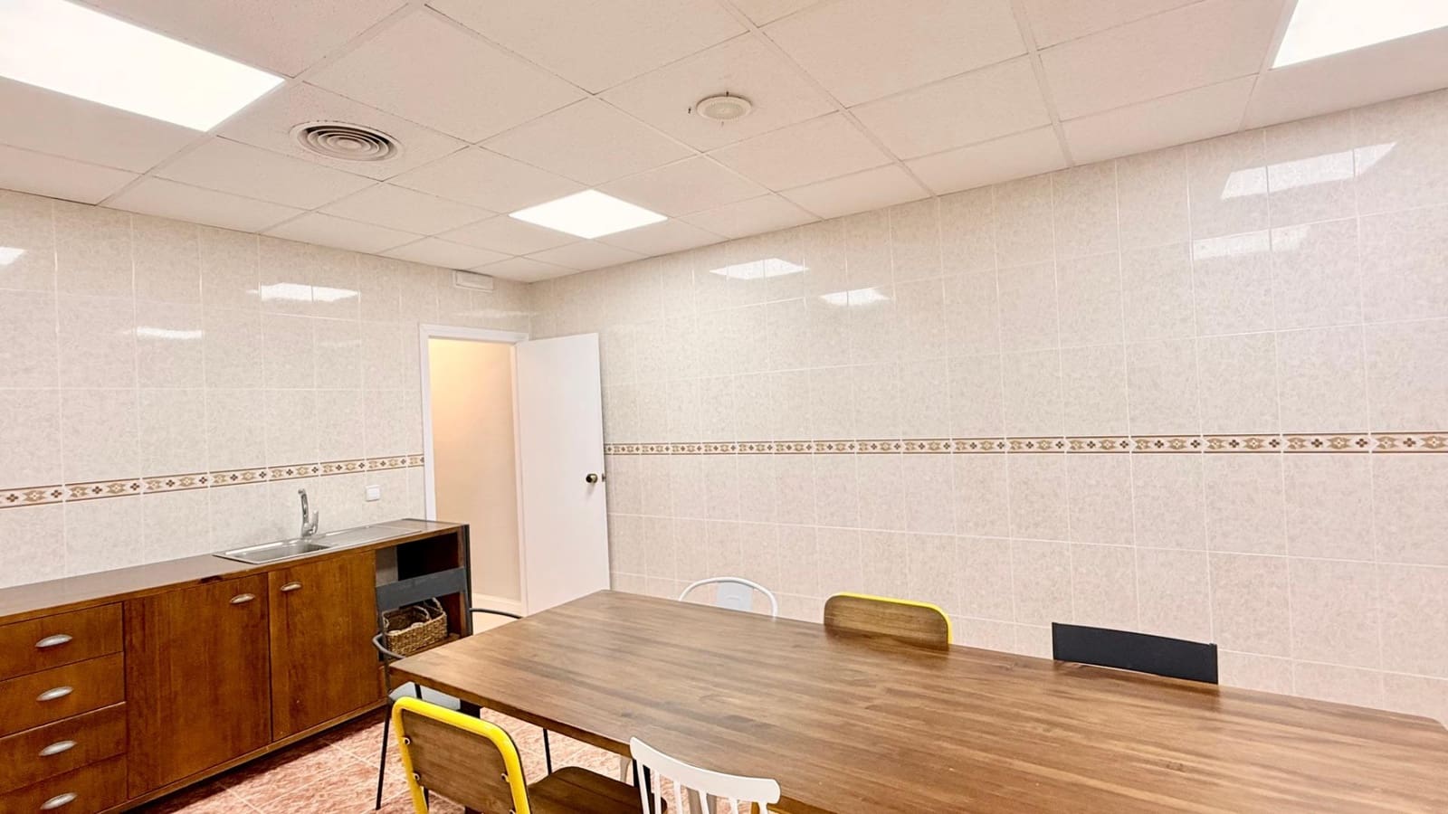 Virksomhed til leje i Pucol - € 1.600 (Ref: 9159555)