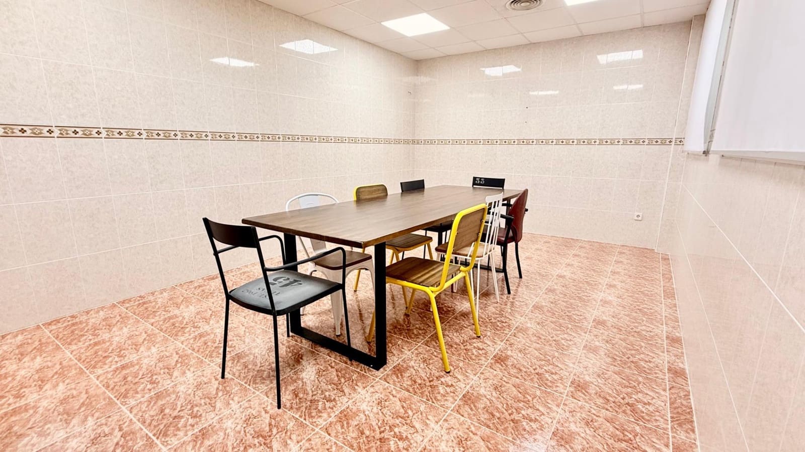 Virksomhed til leje i Pucol - € 1.600 (Ref: 9159555)