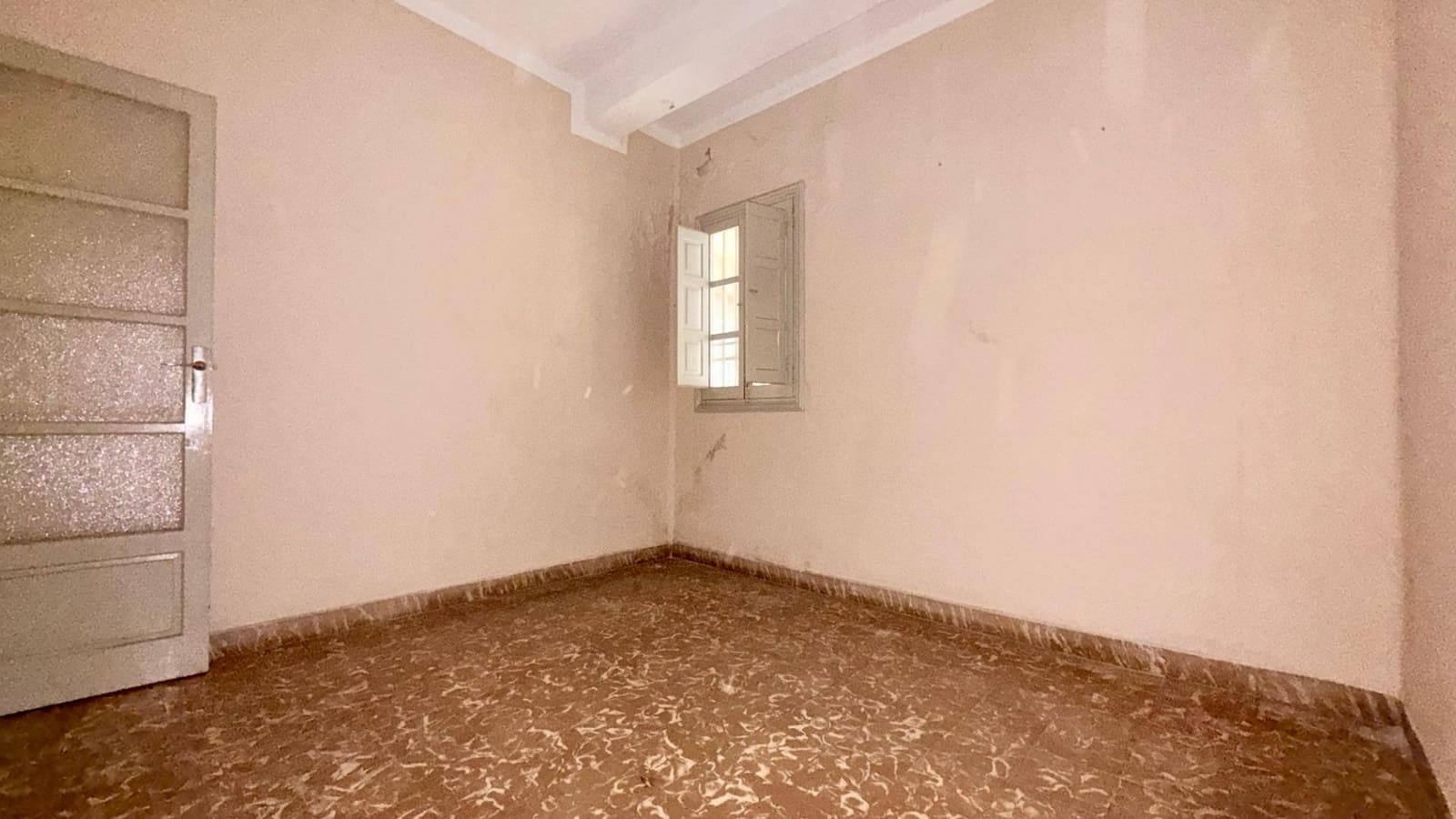 6 soverom Hus til salgs i Aldaia med garasje - € 187 000 (Ref: 9197808)