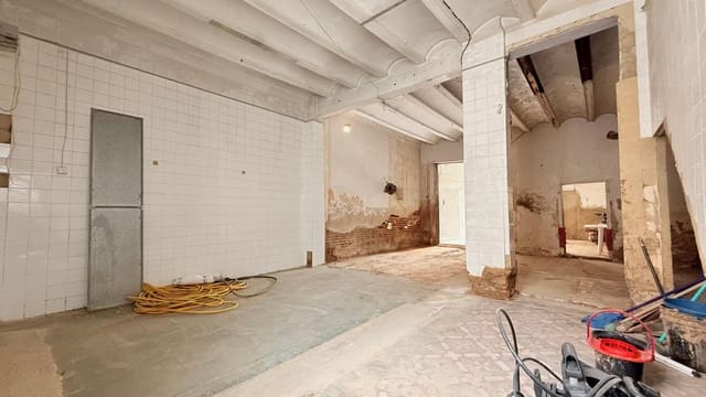 6 bedroom Townhouse for sale in Aldaia with garage - € 187,000 (Ref: 9197808)