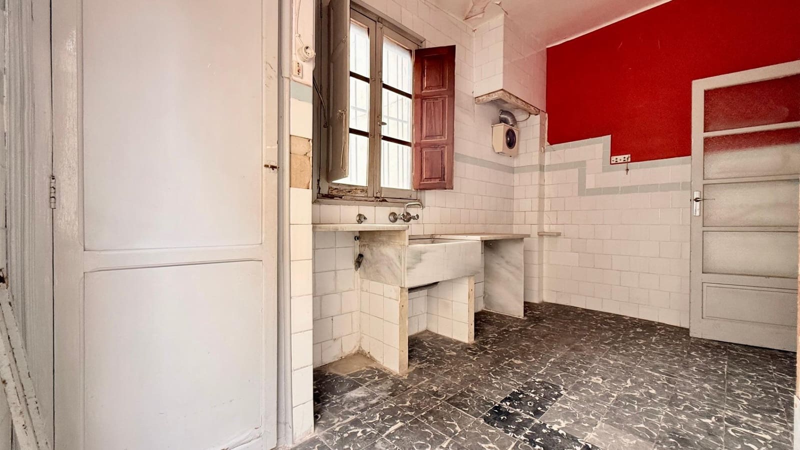 6 soverom Hus til salgs i Aldaia med garasje - € 187 000 (Ref: 9197808)