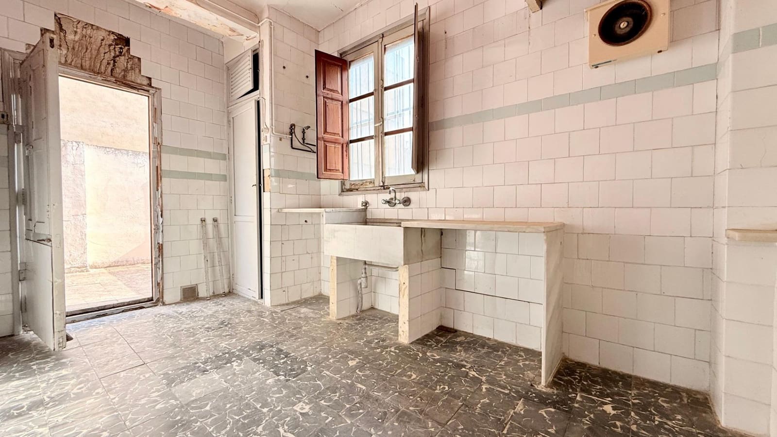 6 soverom Hus til salgs i Aldaia med garasje - € 187 000 (Ref: 9197808)