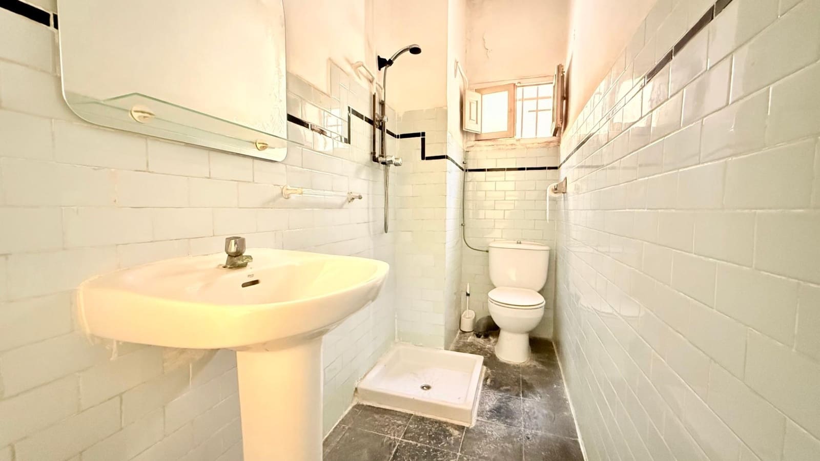 6 soverom Hus til salgs i Aldaia med garasje - € 187 000 (Ref: 9197808)