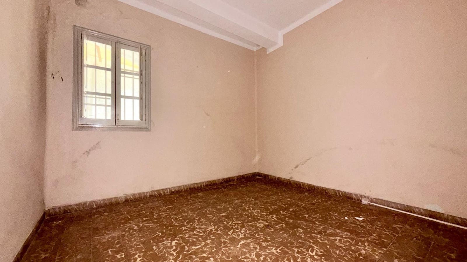 6 soverom Hus til salgs i Aldaia med garasje - € 187 000 (Ref: 9197808)