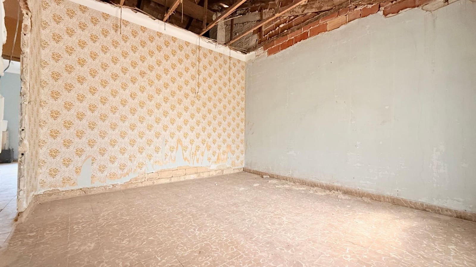 6 soverom Hus til salgs i Aldaia med garasje - € 187 000 (Ref: 9197808)