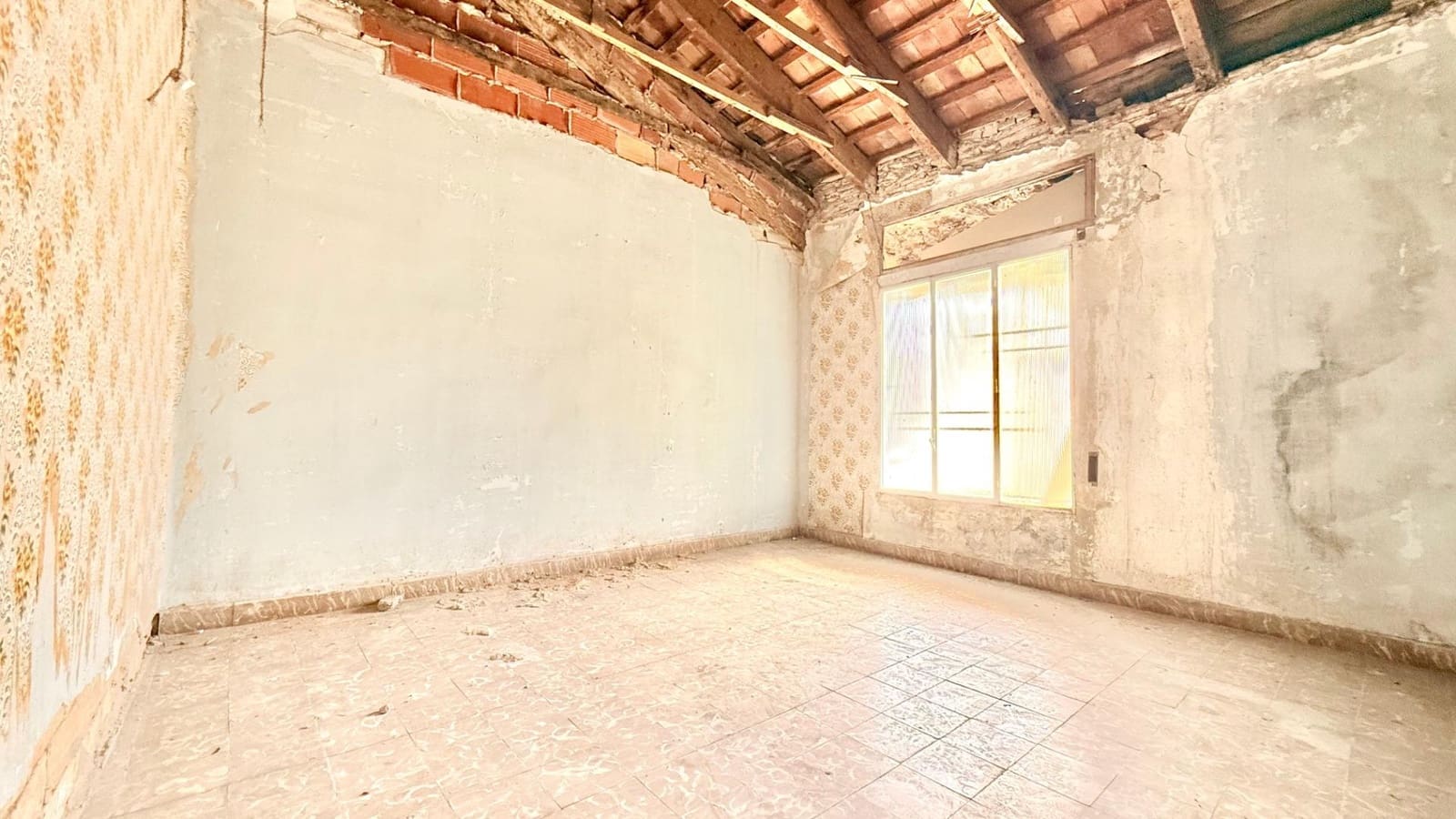 6 soverom Hus til salgs i Aldaia med garasje - € 187 000 (Ref: 9197808)