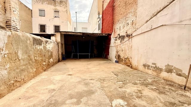 6 bedroom Townhouse for sale in Aldaia with garage - € 187,000 (Ref: 9197808)