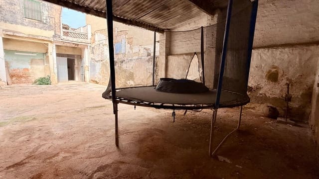 6 bedroom Townhouse for sale in Aldaia with garage - € 187,000 (Ref: 9197808)