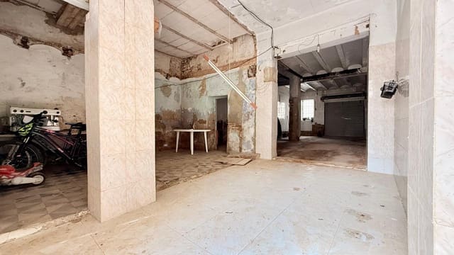 6 bedroom Townhouse for sale in Aldaia with garage - € 187,000 (Ref: 9197808)