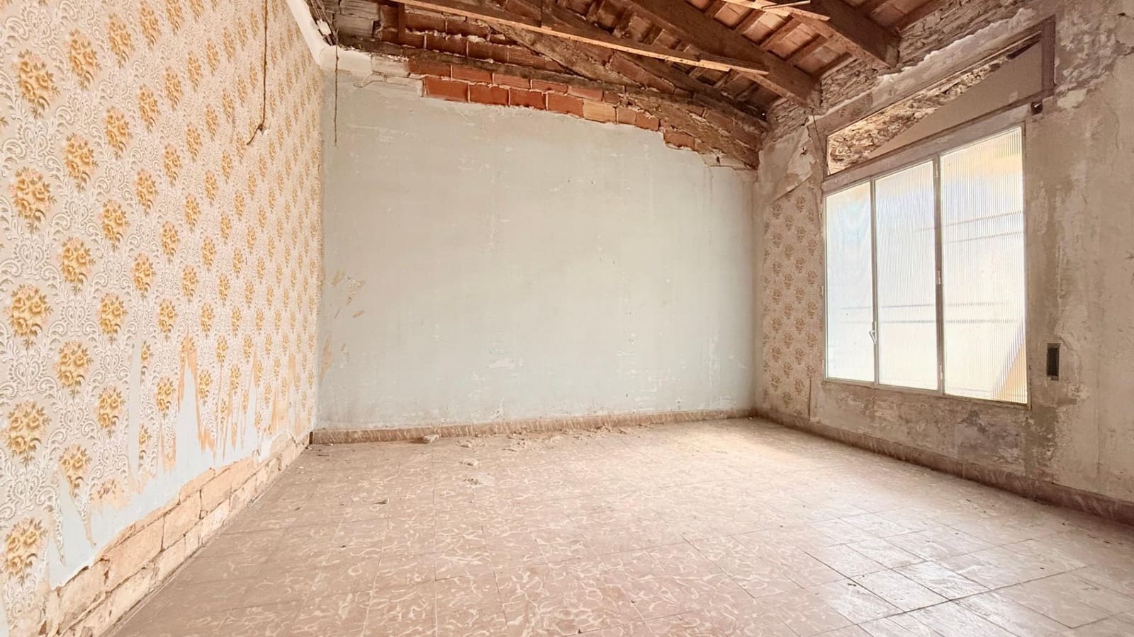 6 soverom Hus til salgs i Aldaia med garasje - € 187 000 (Ref: 9197808)