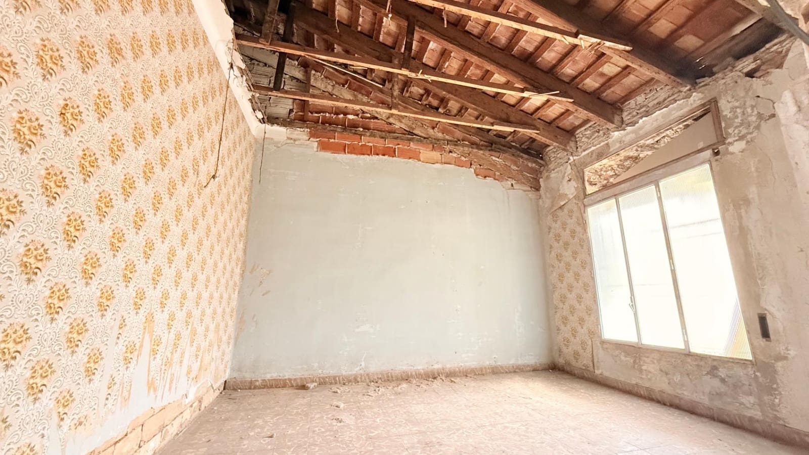 6 soverom Hus til salgs i Aldaia med garasje - € 187 000 (Ref: 9197808)