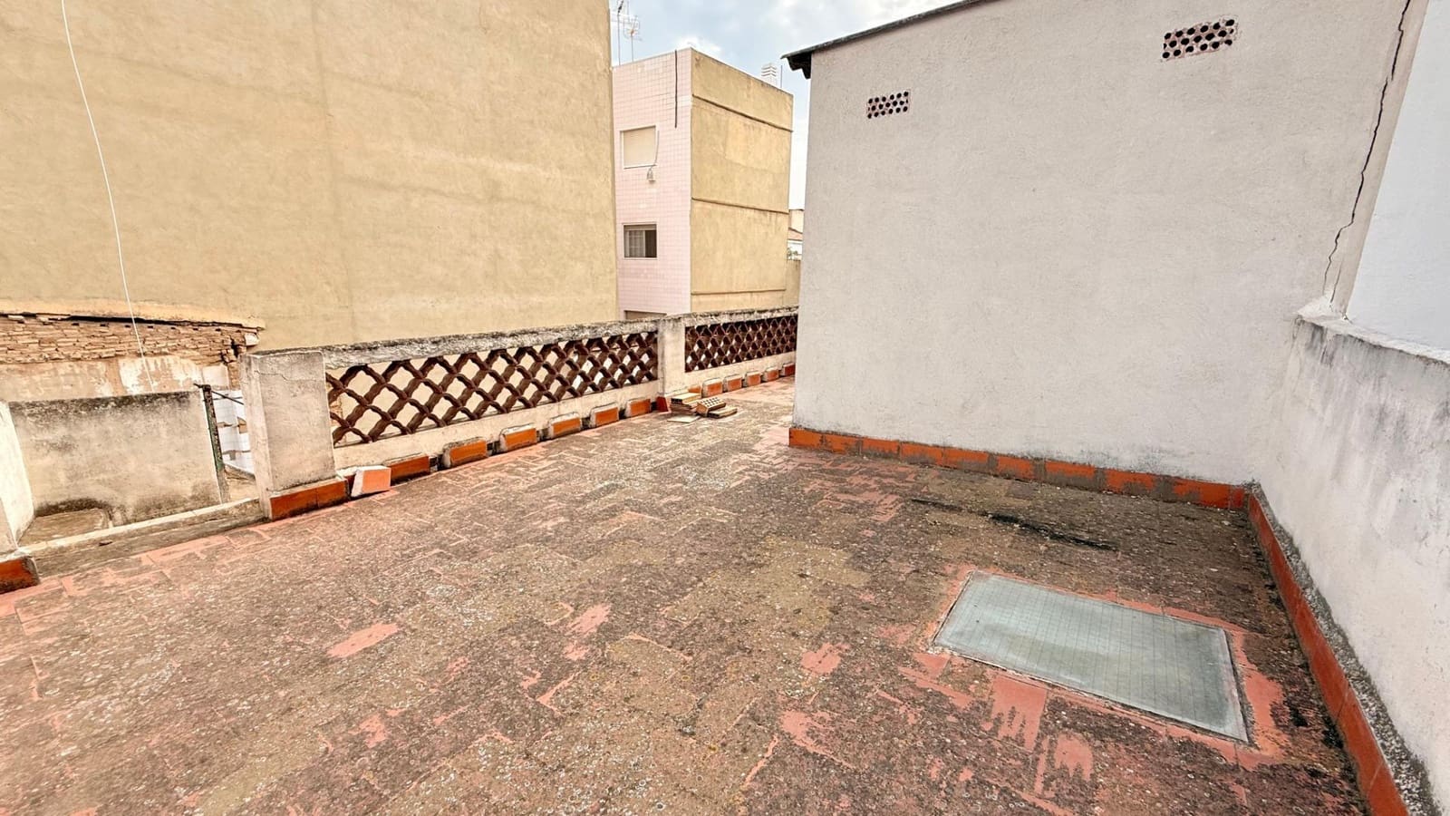 6 soverom Hus til salgs i Aldaia med garasje - € 187 000 (Ref: 9197808)